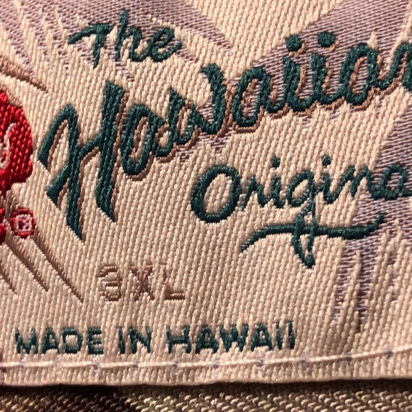 Hilo Hattie’s, Store of Hawaii Beautiful Mens Shirt - Picture 8 of 9